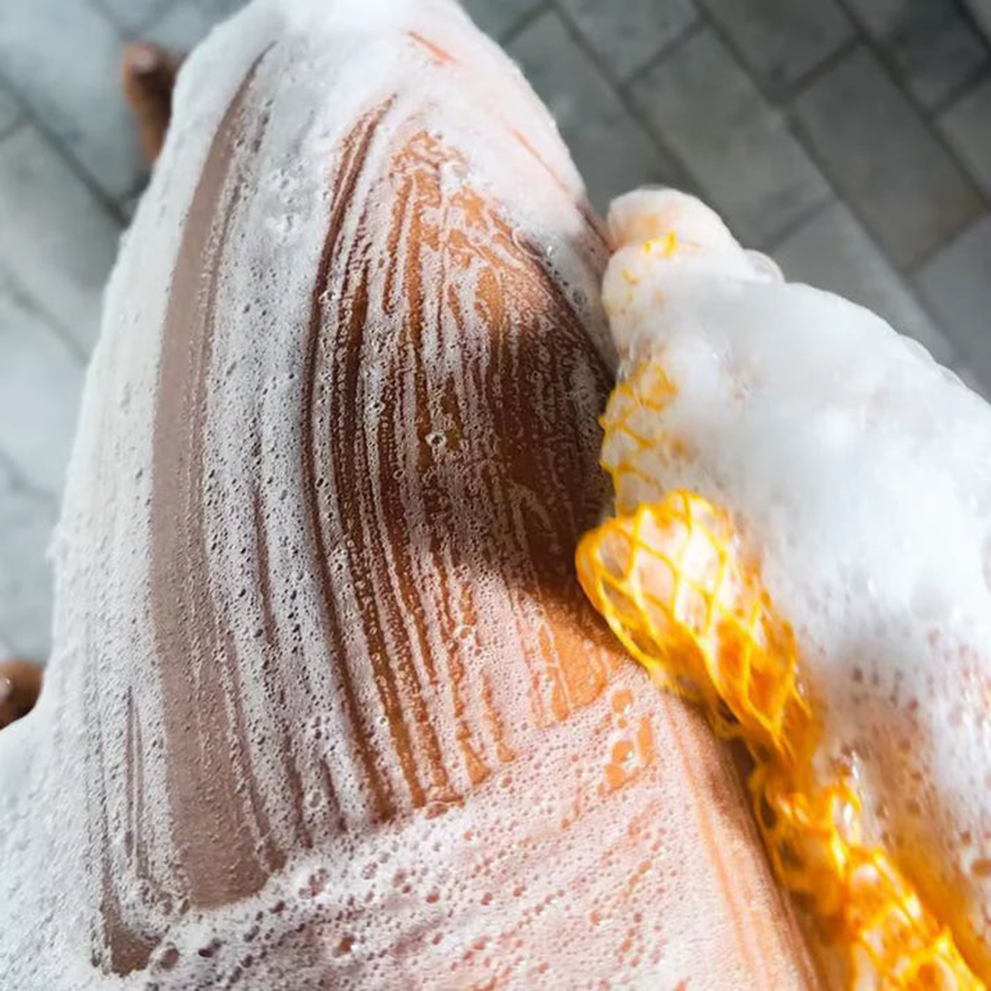 Rich lather produced with African net sponge